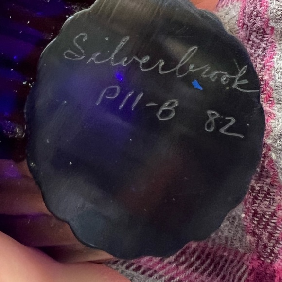 Gorgeous Rare Cobalt Blue Silverbrook Vase, signed “Silverbrook P-11B 82” 🫶🏼🙌 - Picture 3 of 5